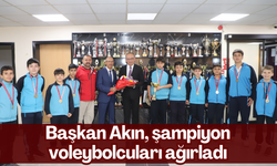 Başkan Akın, şampiyon voleybolcuları ağırladı