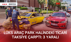 Lüks araç park halindeki ticari taksiye çarptı: 3 yaralı